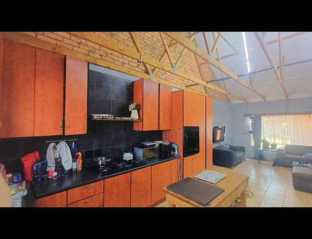 2 BEDROOM FREESTANDING FOR SALE IN LYTTELTON MANOR
